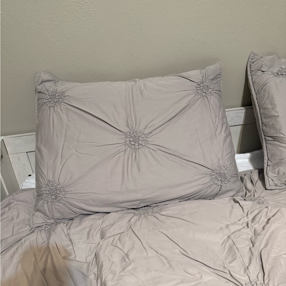 Pottery Barn Teen Comforter and Shams - Picture 3 of 4